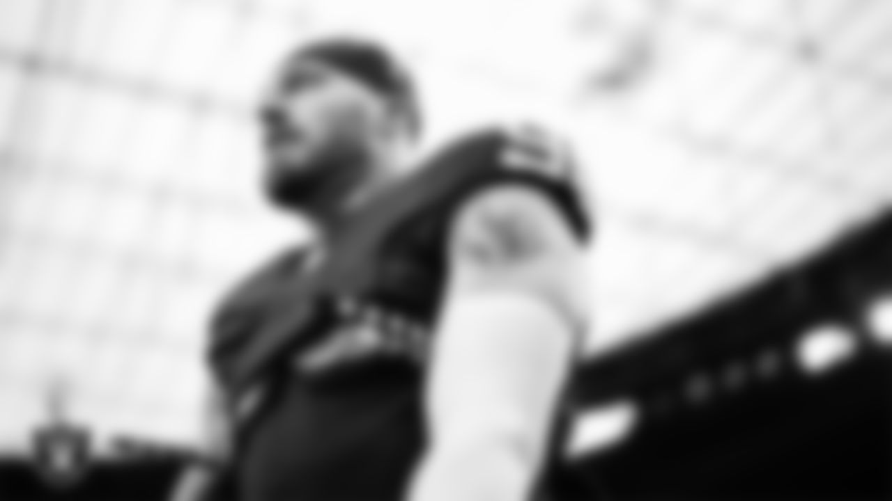 Las Vegas Raiders defensive end Maxx Crosby (98) warming up before the preseason home game against the San Francisco 49ers at Allegiant Stadium.