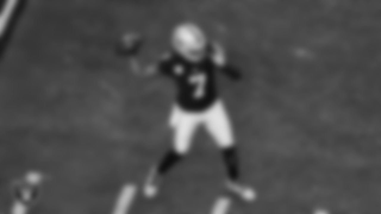 Las Vegas Raiders quarterback Geno Smith (7) warming up during the regular season home game against the Cleveland Browns at Allegiant Stadium.