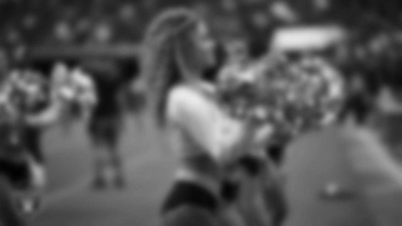 Raiderette Jenna on the sidelines during a 2025 Training Camp mock game at Allegiant Stadium.