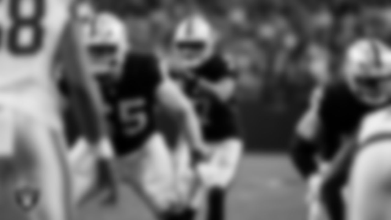 Las Vegas Raiders quarterback Geno Smith (7) during the regular season home game against the New York Giants at Allegiant Stadium.