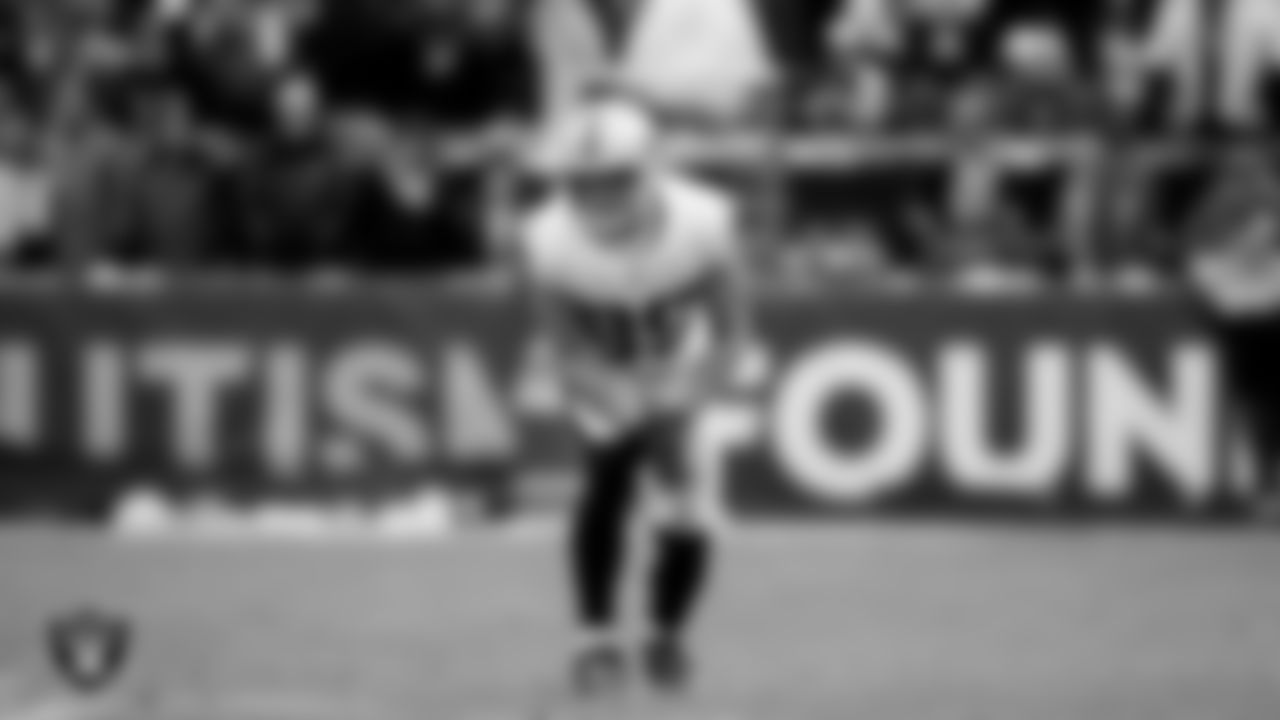 Las Vegas Raiders tight end Brock Bowers (89) during the regular season away game against the Philadelphia Eagles at Lincoln Financial Field.