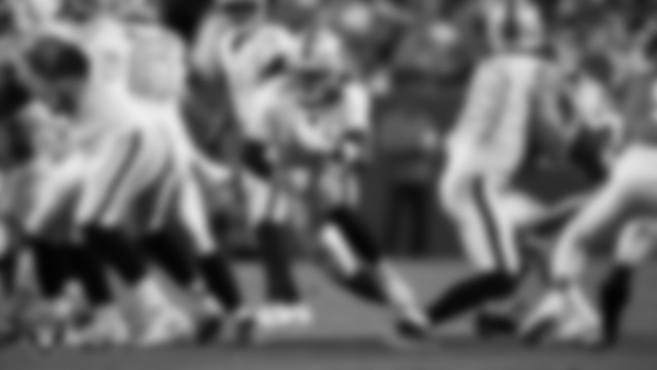 Las Vegas Raiders running back Ashton Jeanty (2) rushes during the regular season away game against the Denver Broncos at Empower Field at Mile High.