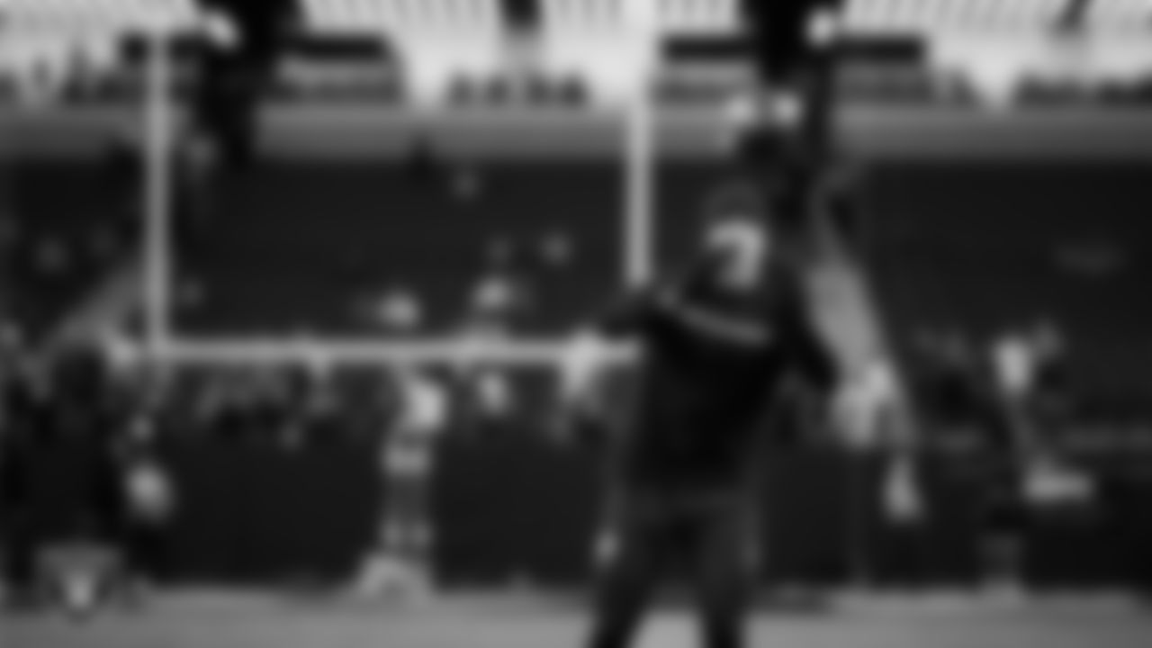 Las Vegas Raiders wide receiver Jack Bech (18) warming up before the regular season home game against the Dallas Cowboys at Allegiant Stadium.