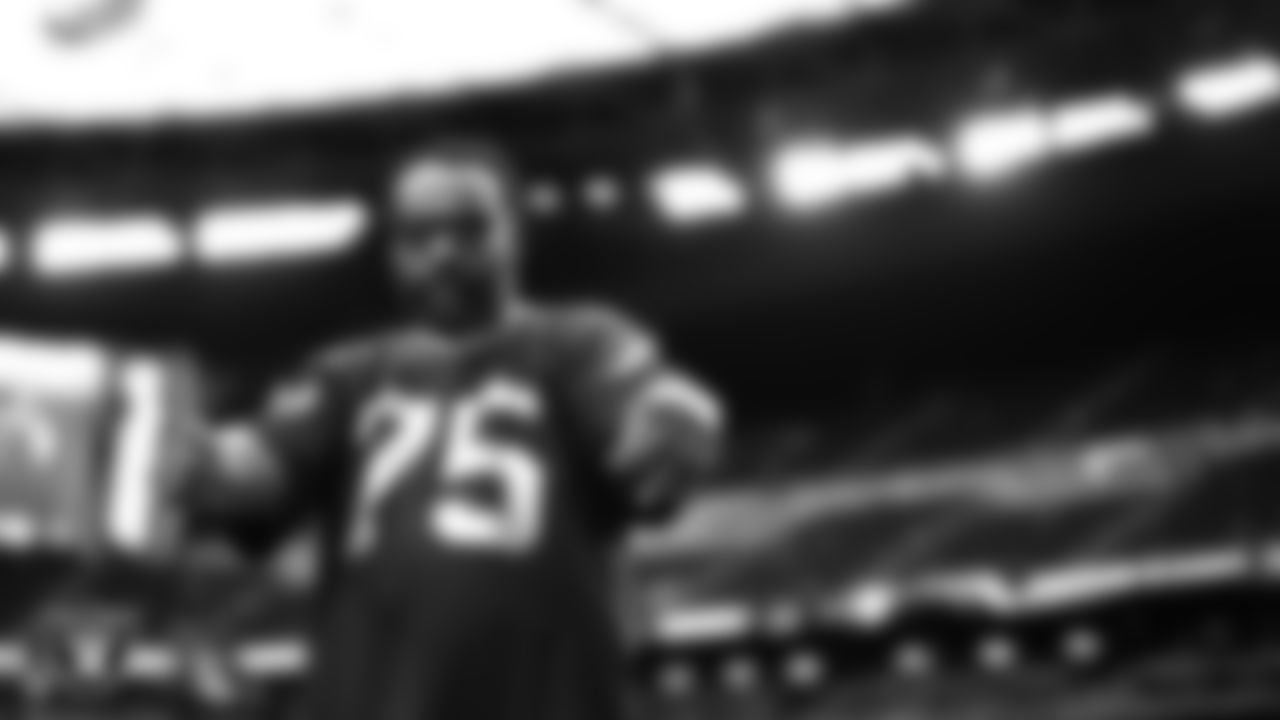 Las Vegas Raiders TV host Baron Davis before the regular season home game against the Jacksonville Jaguars at Allegiant Stadium.