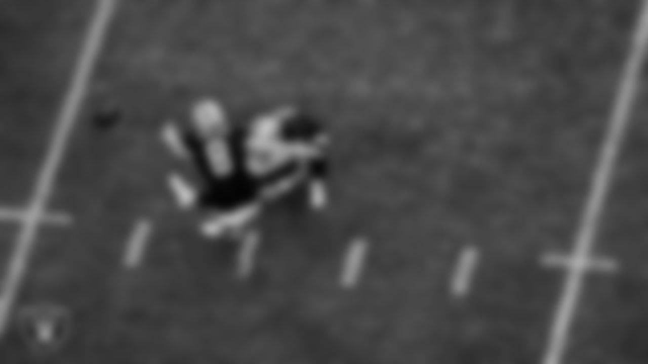 Las Vegas Raiders kicker Daniel Carlson (8) kicks a 42-yard field goal during the regular season home game against the New York Giants at Allegiant Stadium.