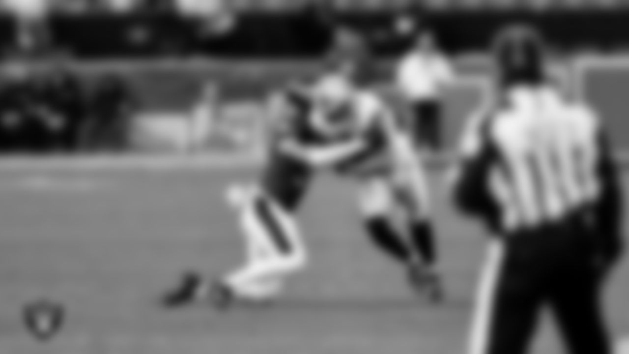 Las Vegas Raiders tight end Brock Bowers (89) during the regular season away game against the Philadelphia Eagles at Lincoln Financial Field.