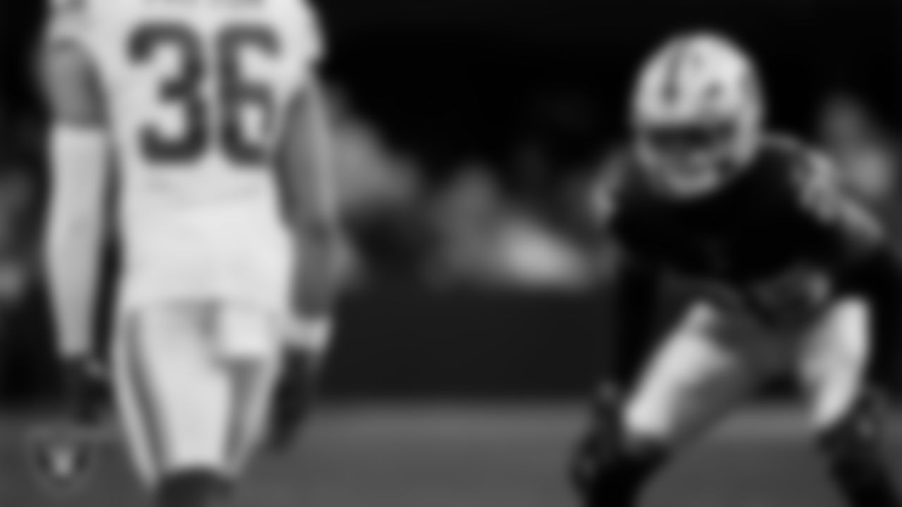 Las Vegas Raiders cornerback Decamerion Richardson (25) lines up before the snap during the regular season home game against the New York Giants at Allegiant Stadium.