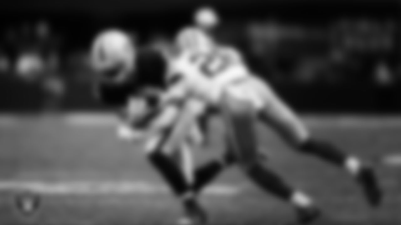 Las Vegas Raiders wide receiver Alex Bachman (81) runs after making a catch during the preseason home game against the San Francisco 49ers at Allegiant Stadium.