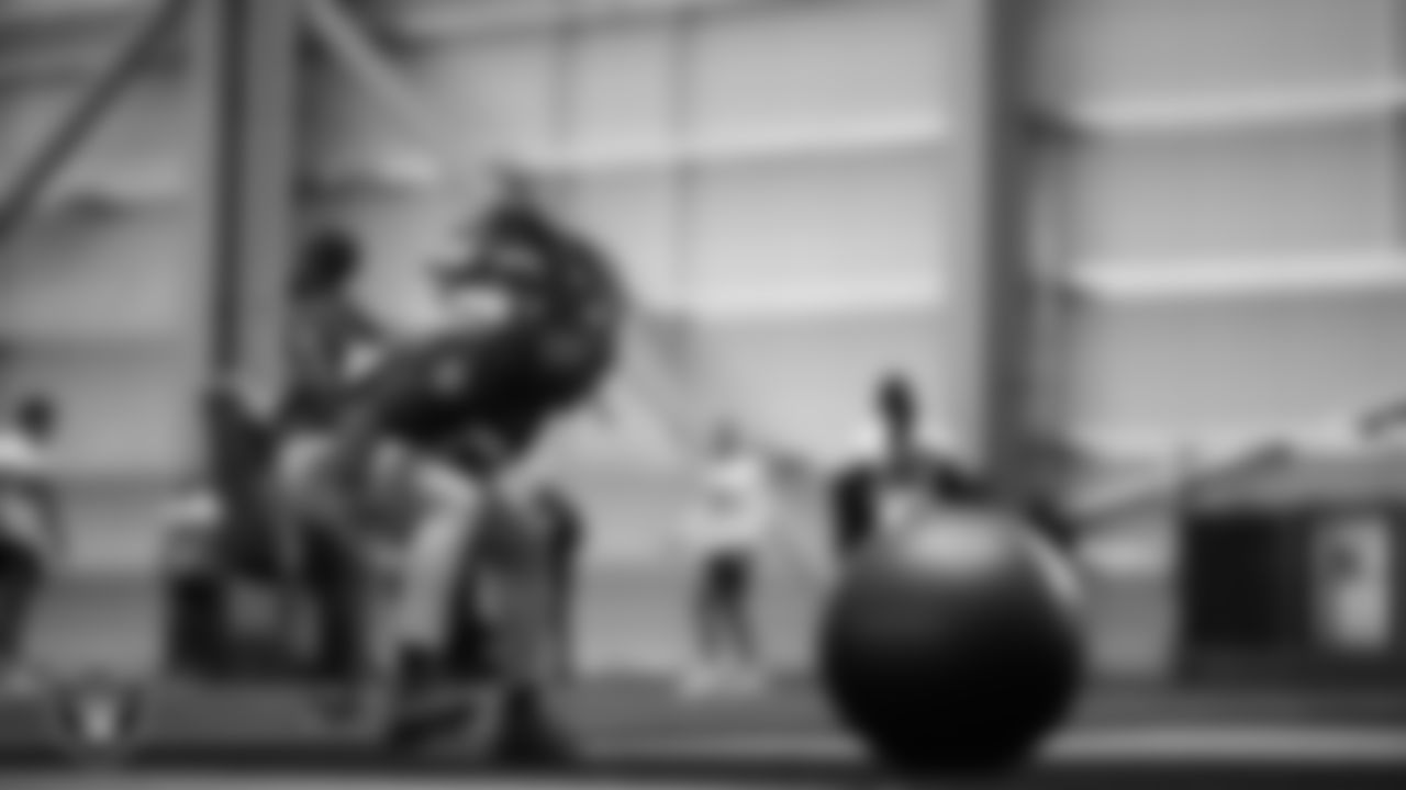 Las Vegas Raiders linebacker Jaylon Smith (55) at a workout during phase two of the offseason program at Intermountain Health Performance Center.