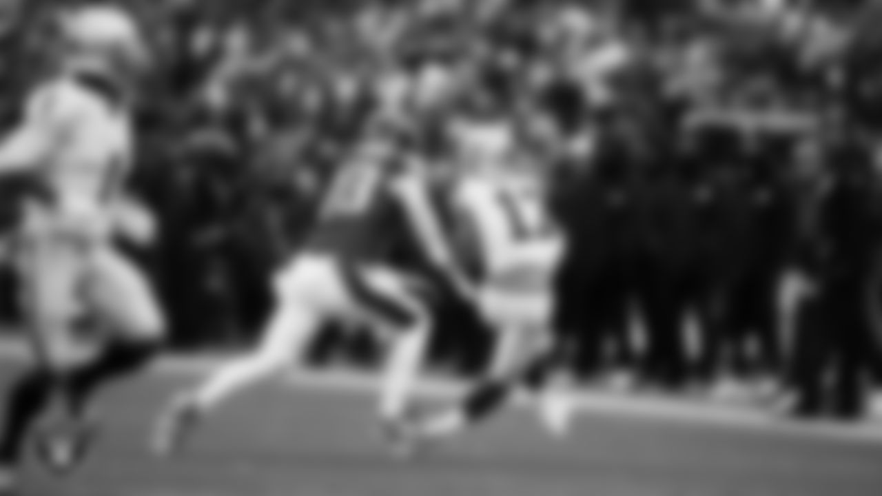 Las Vegas Raiders wide receiver Tyler Lockett (17) goes for a catch during the regular season away game against the Philadelphia Eagles at Lincoln Financial Field.