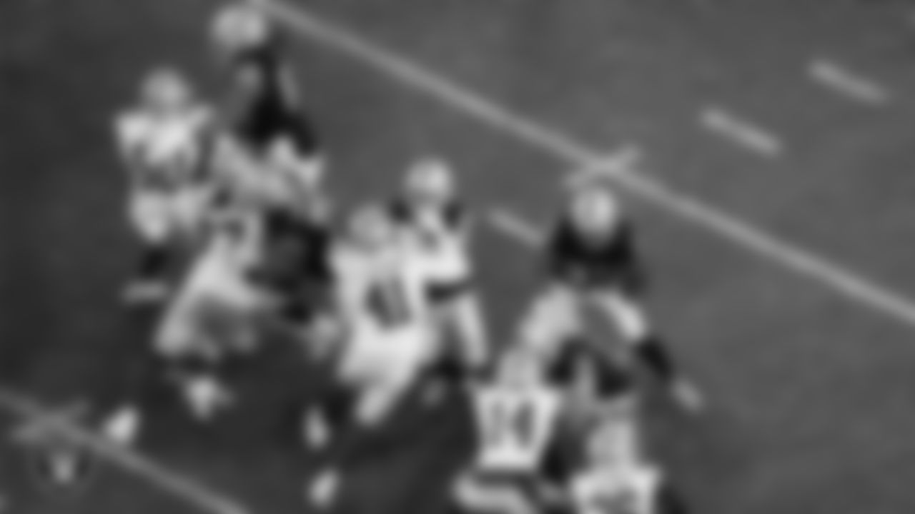 Las Vegas Raiders running back Raheem Mostert (31) rushes during the regular season home game against the Dallas Cowboys at Allegiant Stadium.