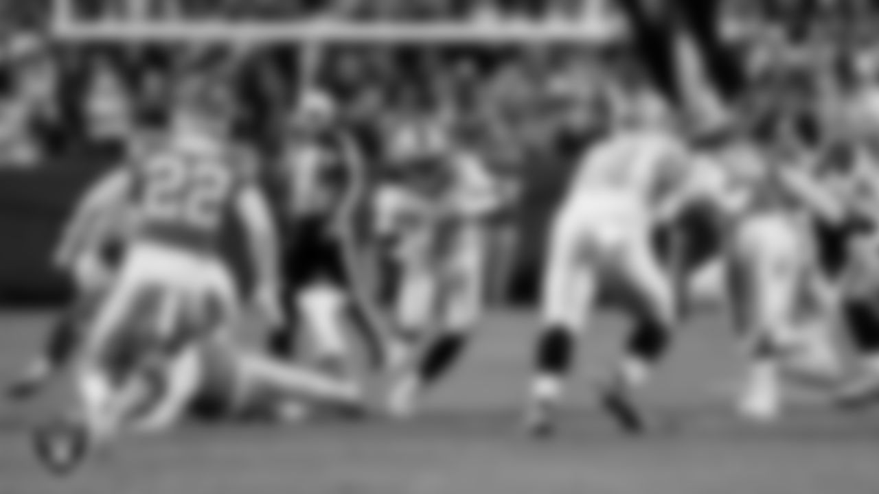 Las Vegas Raiders running back Ashton Jeanty (2) during the regular season away game against the Denver Broncos at Empower Field at Mile High.