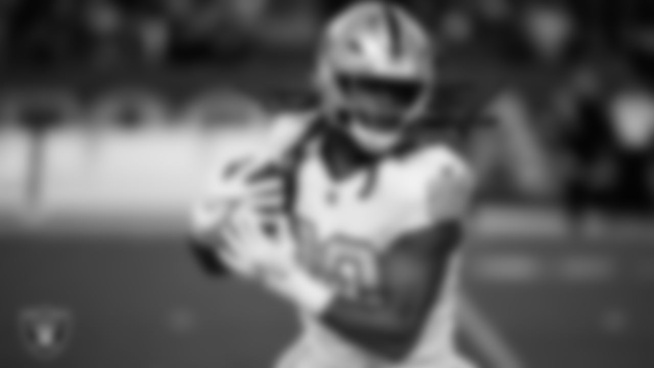 Las Vegas Raiders tight end Ian Thomas (80) warming up before the regular season away game against the Denver Broncos at Empower Field at Mile High.