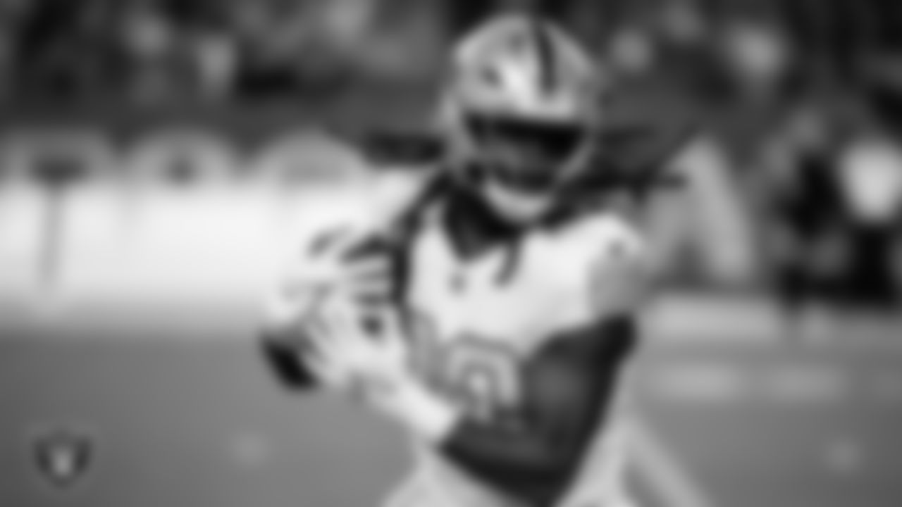 Las Vegas Raiders tight end Ian Thomas (80) warming up before the regular season away game against the Denver Broncos at Empower Field at Mile High.