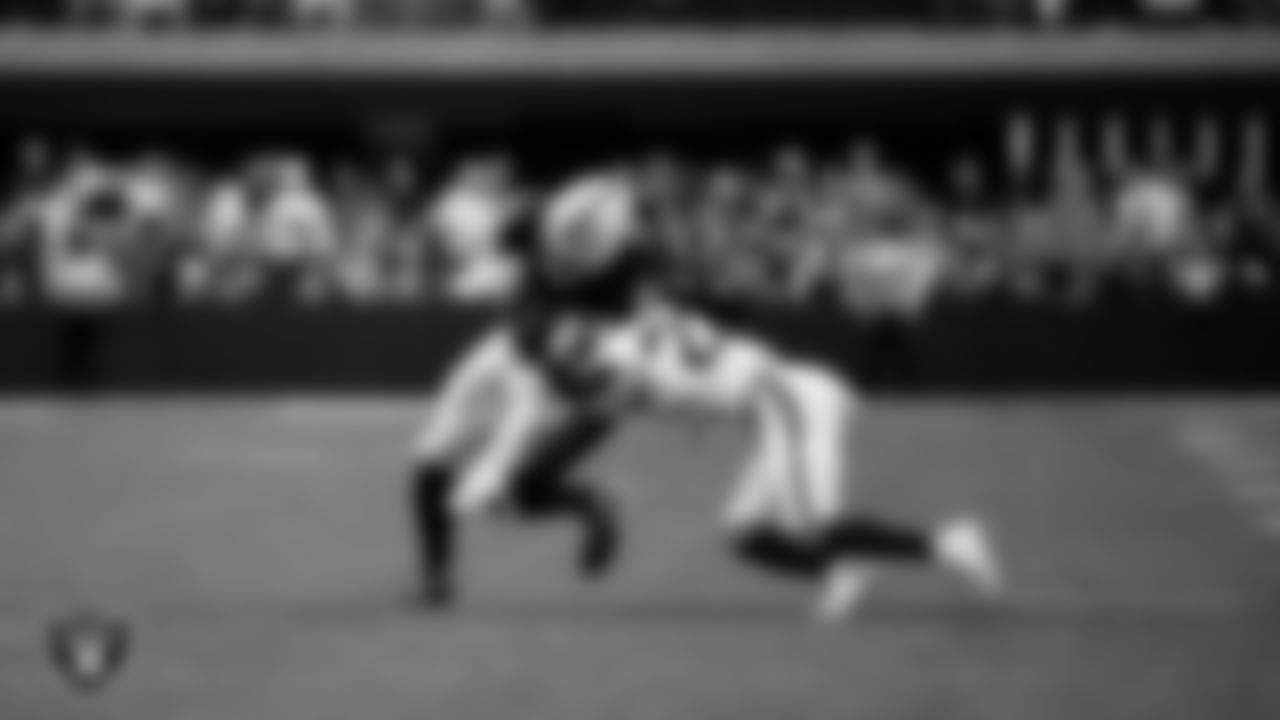 Las Vegas Raiders tight end Ian Thomas (80) during the regular season home game against the Denver Broncos at Allegiant Stadium.