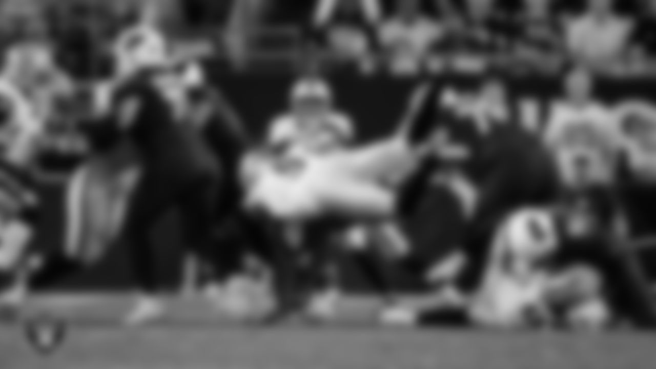 Las Vegas Raiders defensive end Tyree Wilson (9) makes a tackle during the preseason away game against the Arizona Cardinals at State Farm Stadium.