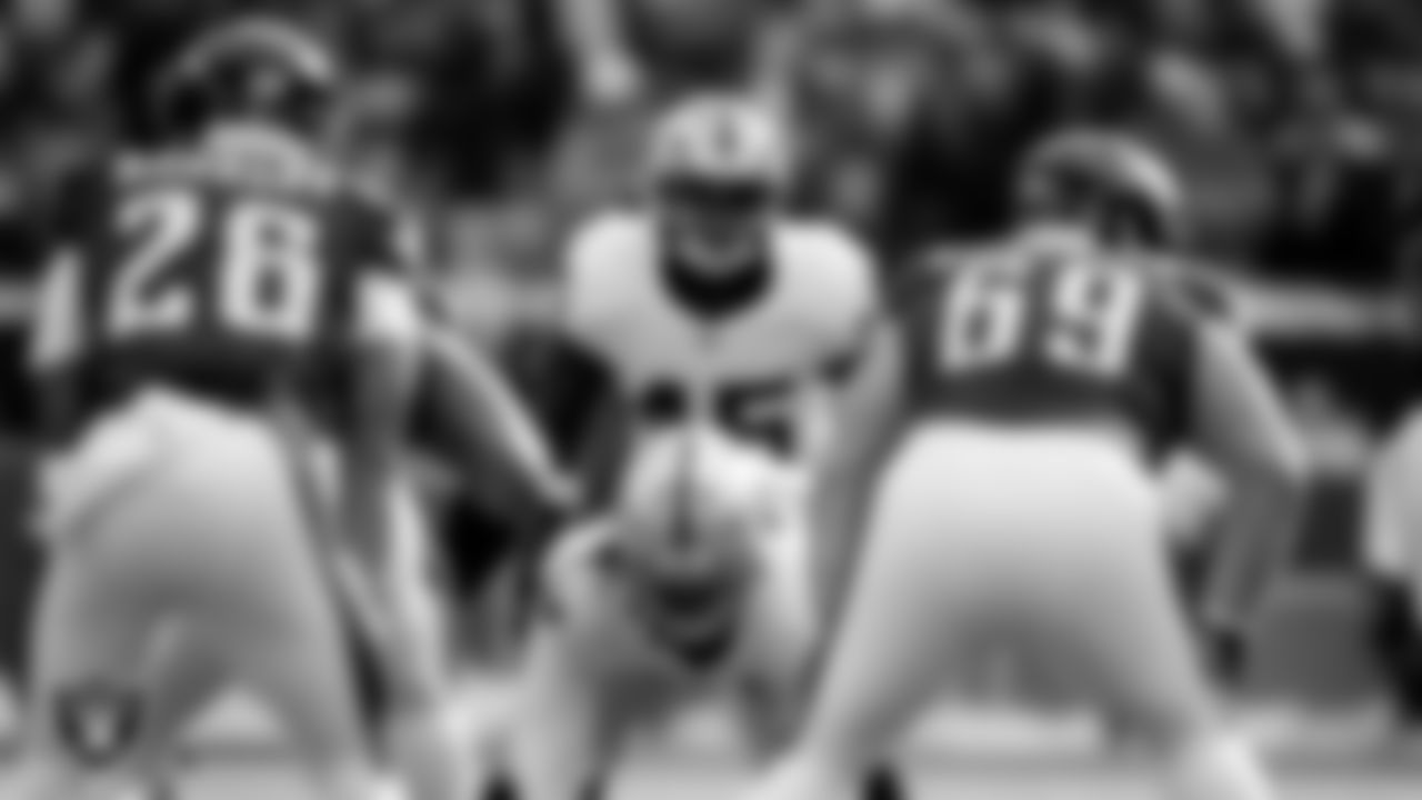 Las Vegas Raiders linebacker Devin White (45) during the regular season away game against the Philadelphia Eagles at Lincoln Financial Field.