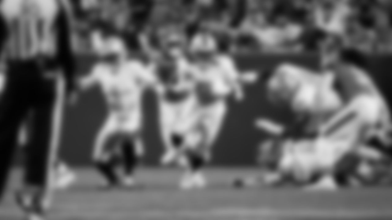 Las Vegas Raiders running back Ashton Jeanty (2) rushes during the regular season away game against the Denver Broncos at Empower Field at Mile High.