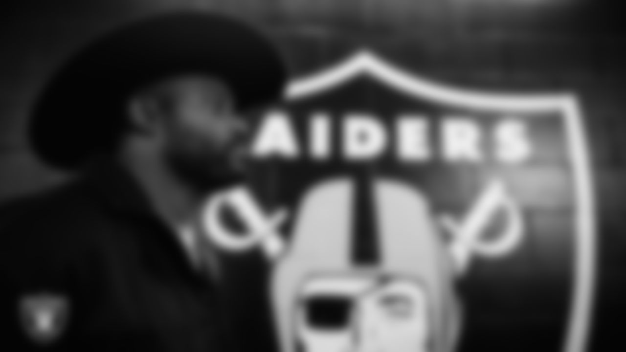 Las Vegas Raiders linebacker Elandon Roberts (52) arrives to the preseason home game against the San Francisco 49ers at Allegiant Stadium.