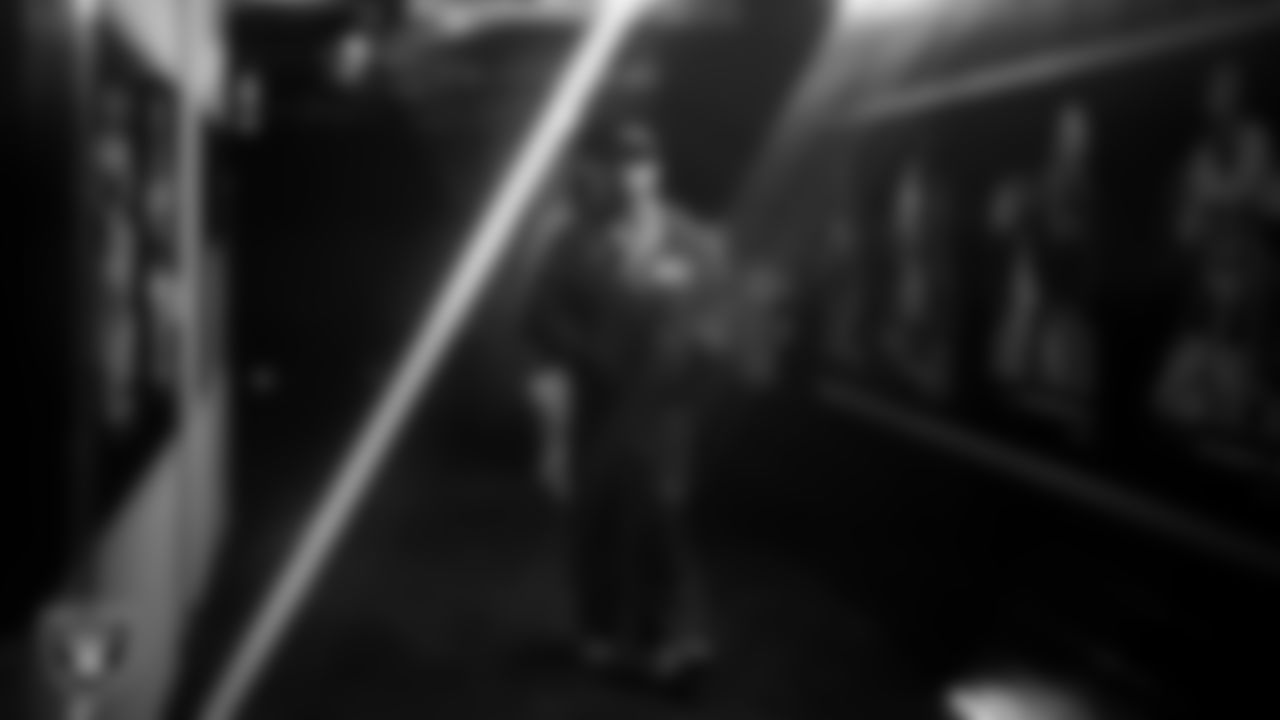 Las Vegas Raiders quarterback Geno Smith (7) arrives to the regular season home game against the Kansas City Chiefs at Allegiant Stadium.