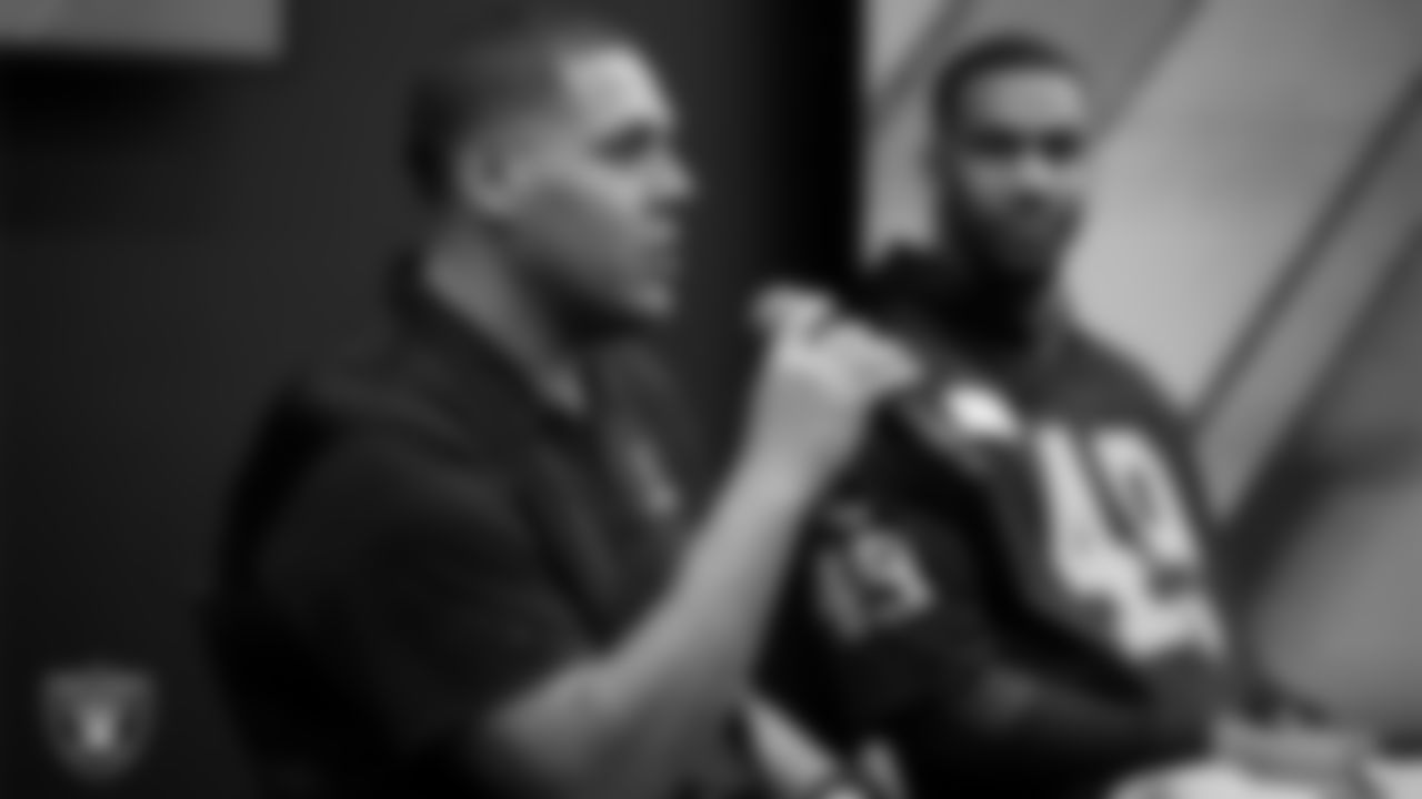 Las Vegas Raiders alumnus Anttaj Hawthorne speaks to athletes during Raiders ELITE Academy at Las Vegas Raiders Headquarters.