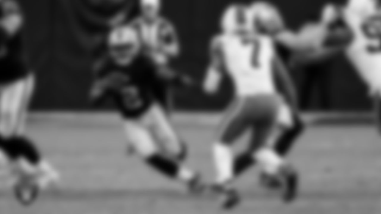 Las Vegas Raiders running back Ashton Jeanty (2) during the regular season home game against the Cleveland Browns at Allegiant Stadium.