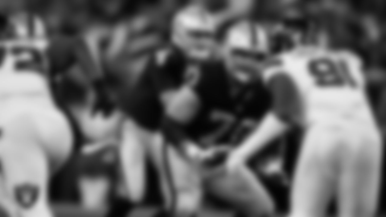 Las Vegas Raiders guard Greg Van Roten (70) blocks during the regular season home game against the New York Jets at Allegiant Stadium.