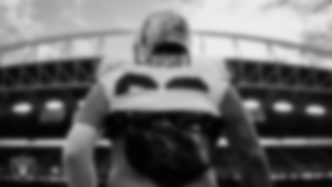 Las Vegas Raiders defensive end Maxx Crosby (98) warming up before the preseason away game against the Seattle Seahawks at Lumen Field.
