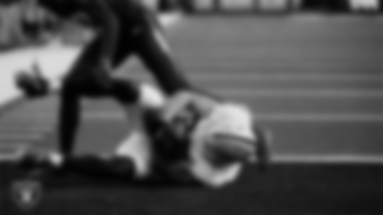 Las Vegas Raiders tight end Brock Bowers (89) makes a 6-yard touchdown catch during the regular season away game against the Los Angeles Chargers at SoFi Stadium.