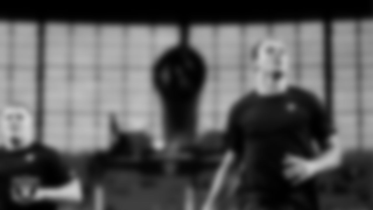 Las Vegas Raiders tight end Brock Bowers (89) warming up before the regular season home game against the Dallas Cowboys at Allegiant Stadium.