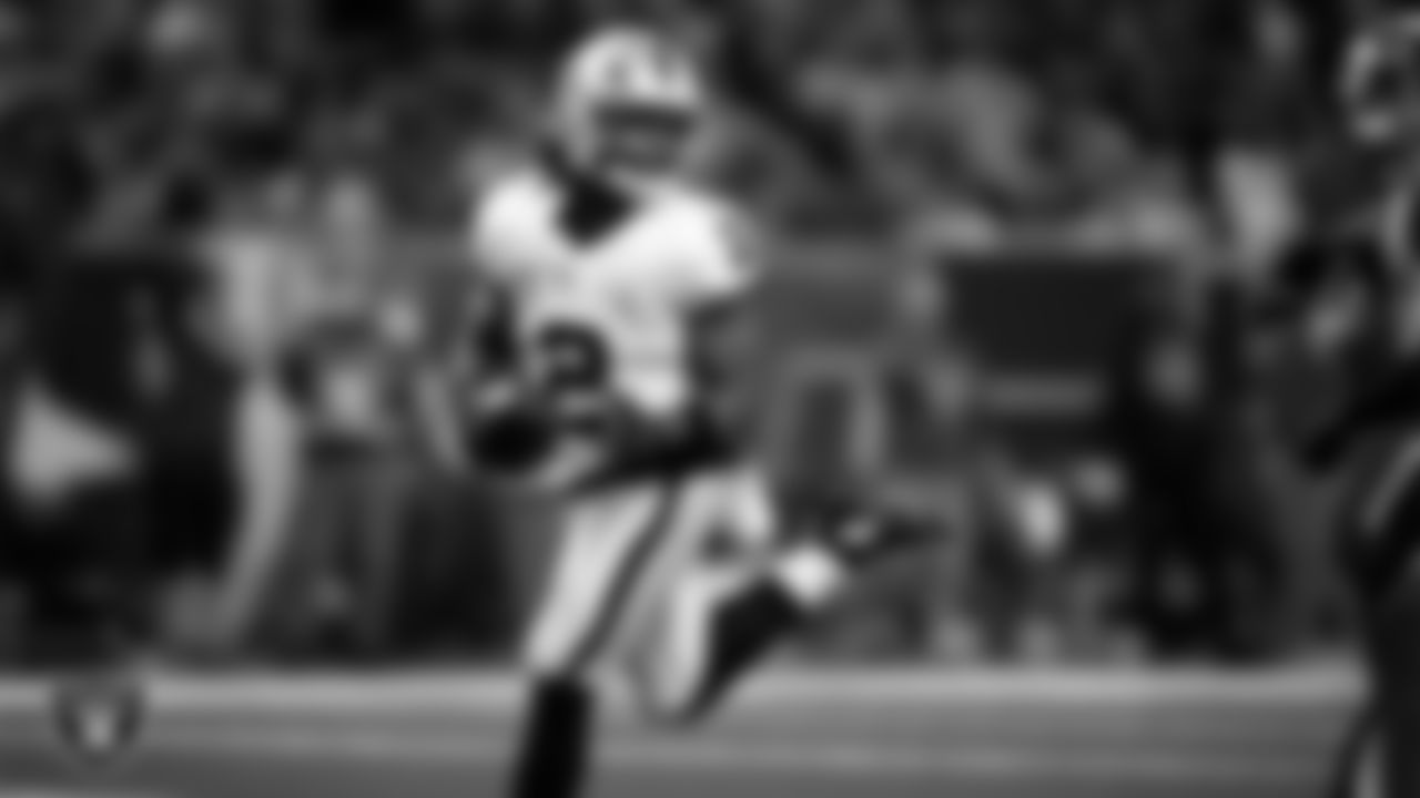 Las Vegas Raiders running back Ashton Jeanty (2) rushes for a 51-yard touchdown during the regular season away game against the Houston Texans at NRG Stadium.