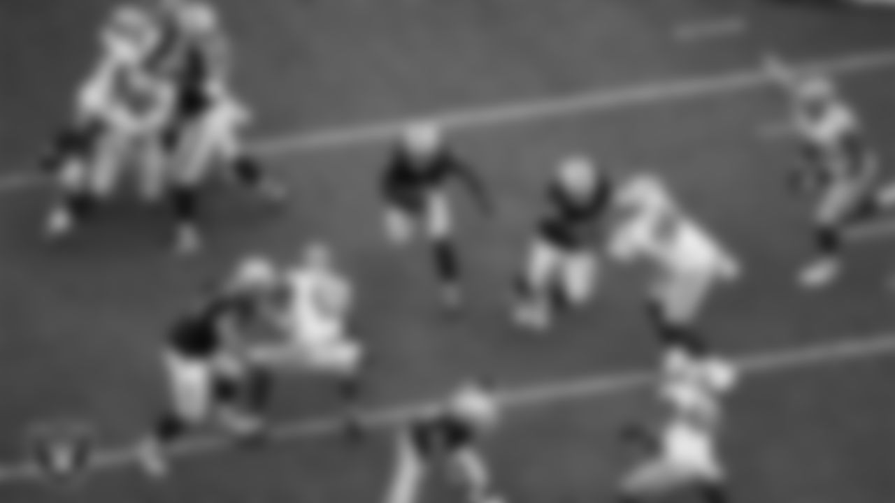Las Vegas Raiders running back Ashton Jeanty (2) rushes during the preseason home game against the San Francisco 49ers at Allegiant Stadium.