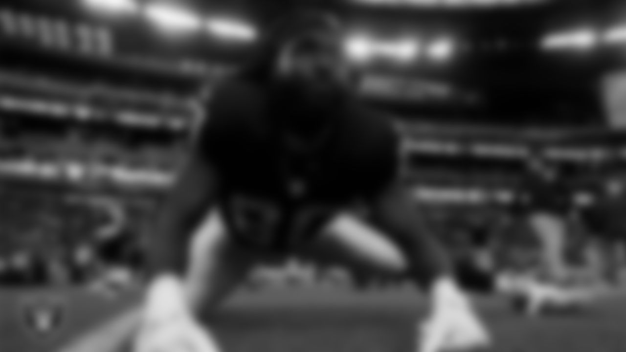 Las Vegas Raiders tight end Ian Thomas (80) warming up before the regular season home game against the Cleveland Browns at Allegiant Stadium.