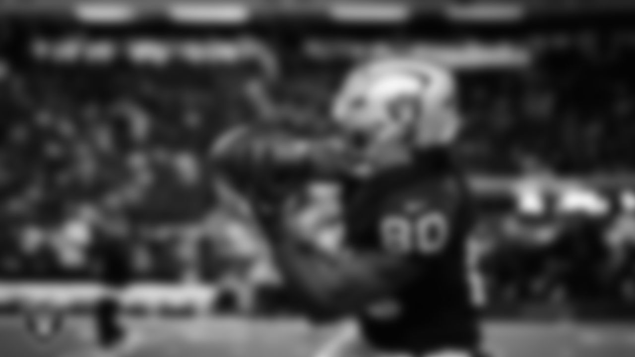 Las Vegas Raiders tight end Ian Thomas (80) warming up before the regular season home game against the Dallas Cowboys at Allegiant Stadium.