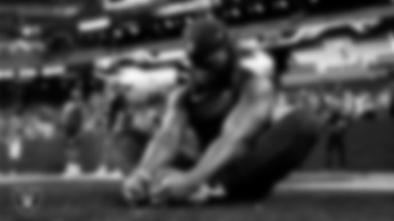 Las Vegas Raiders running back Ashton Jeanty (2) warming up before the regular season home game against the Dallas Cowboys at Allegiant Stadium.