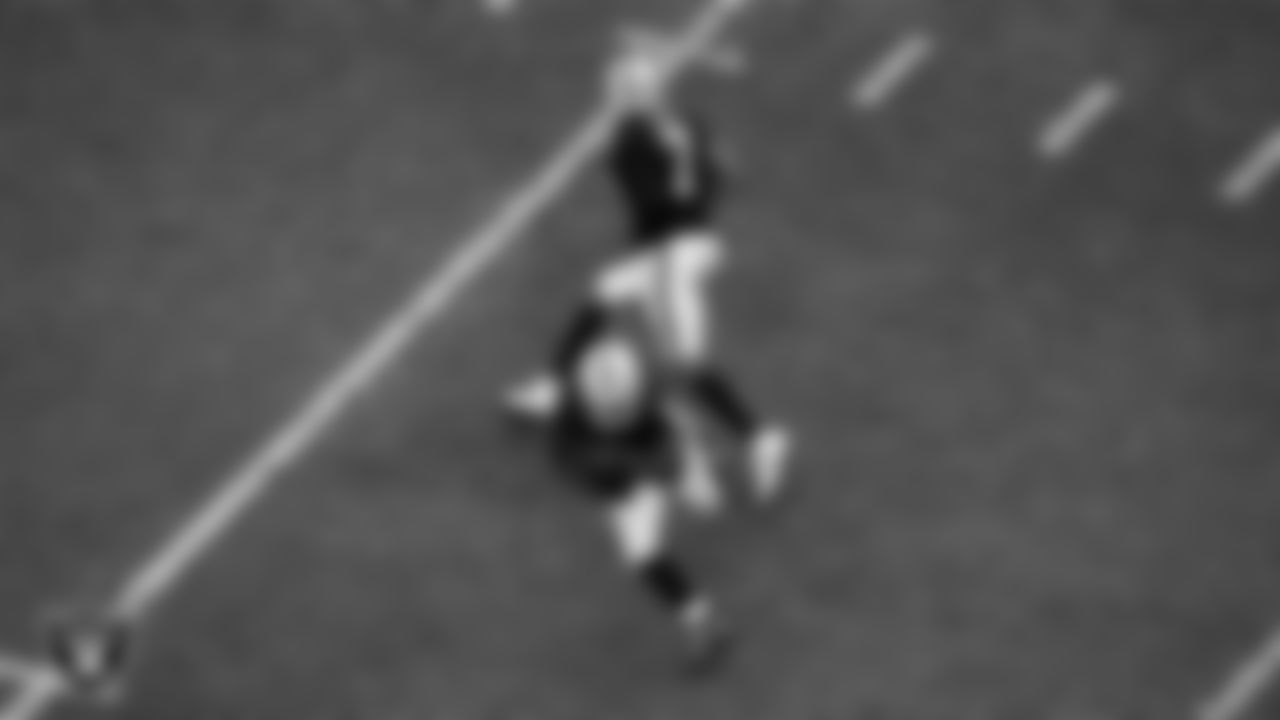 Las Vegas Raiders running back Ashton Jeanty (2) rushes during the regular season home game against the Tennessee Titans at Allegiant Stadium.