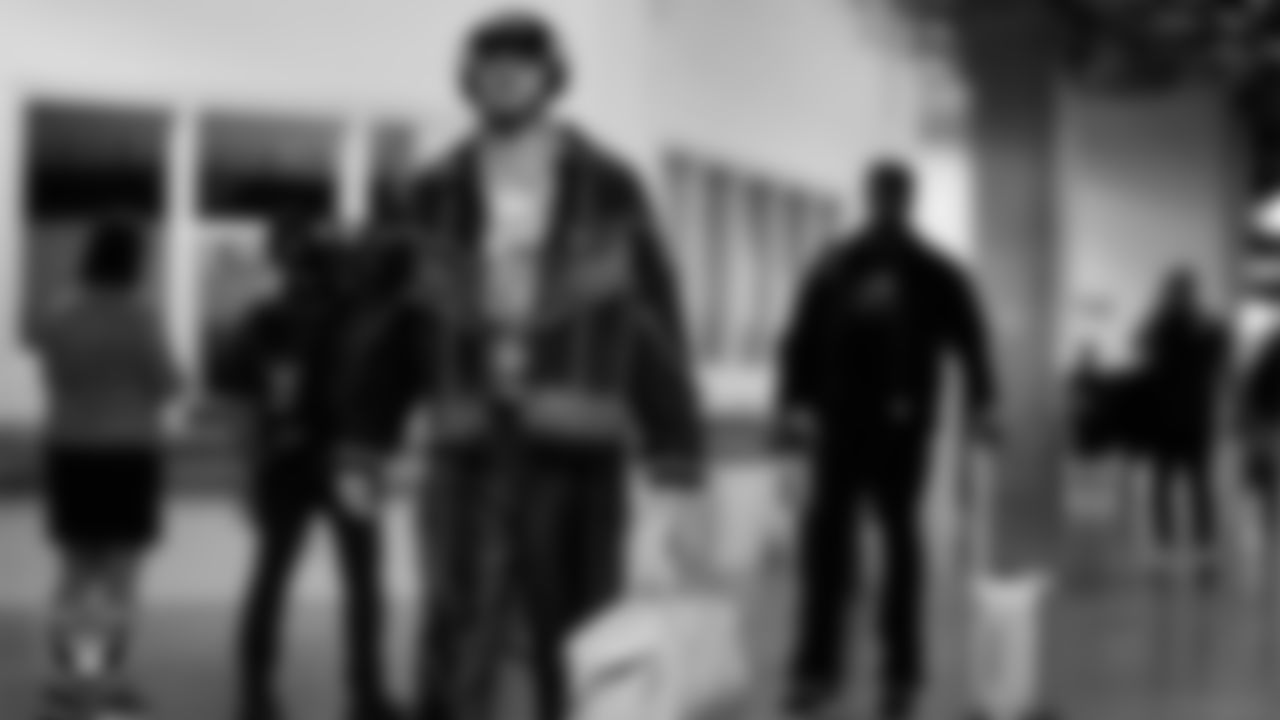 Las Vegas Raiders defensive end Maxx Crosby (98) arrives to the regular season away game against the Indianapolis Colts at Lucas Oil Stadium.