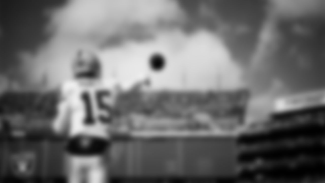 Las Vegas Raiders quarterback Kenny Pickett (15) warming up before the regular season away game against the Philadelphia Eagles at Lincoln Financial Field.