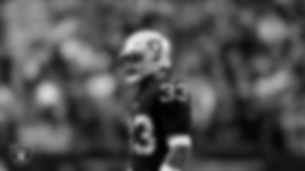 Las Vegas Raiders linebacker Jamal Adams (33) during the regular season home game against the New York Giants at Allegiant Stadium.