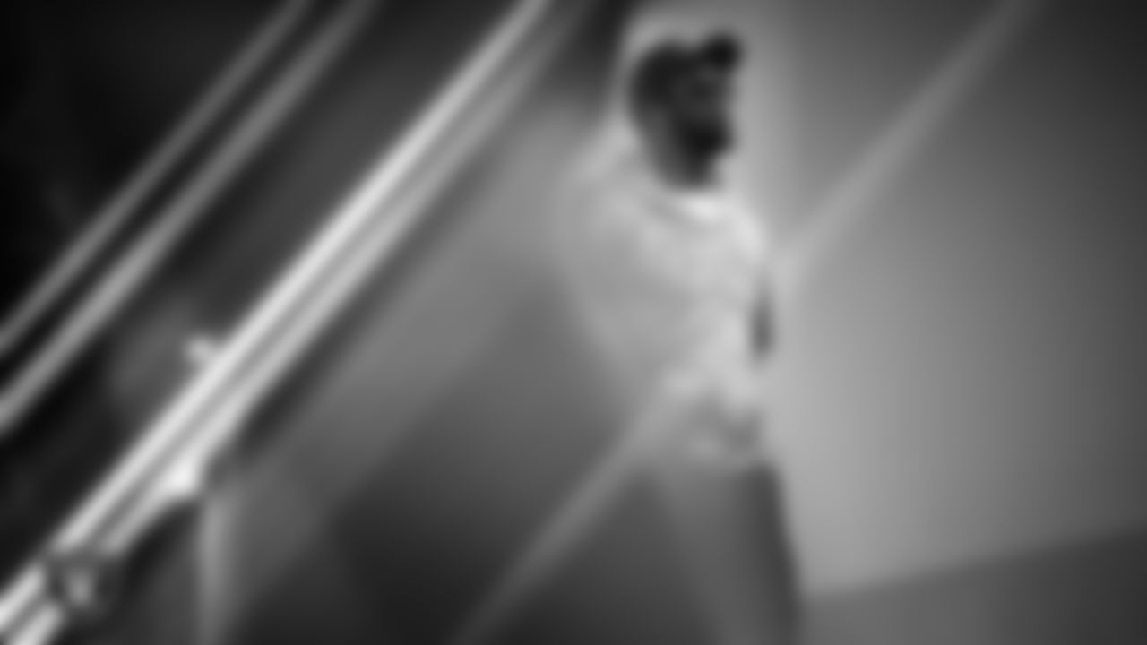 Las Vegas Raiders quarterback Geno Smith (7) arrives to the regular season away game against the Los Angeles Chargers at SoFi Stadium.