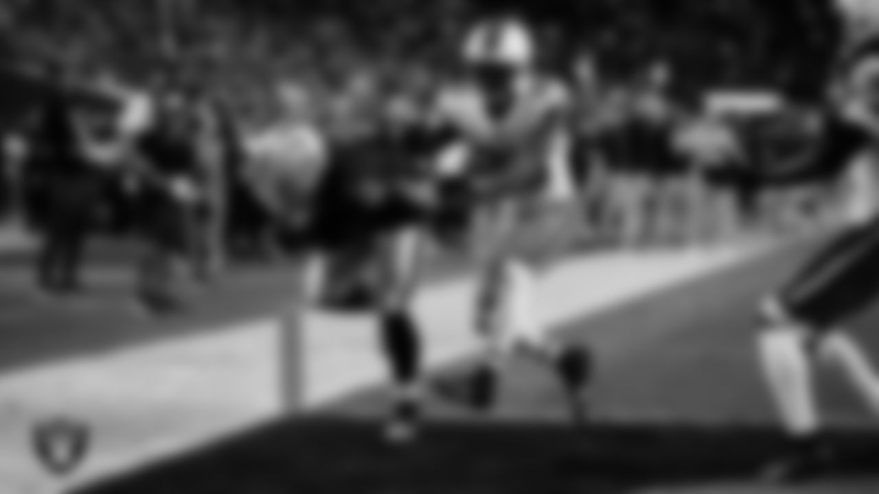 Las Vegas Raiders running back Ashton Jeanty (2) runs after making a 5-yard touchdown catch during the regular season home game against the Cleveland Browns at Allegiant Stadium.