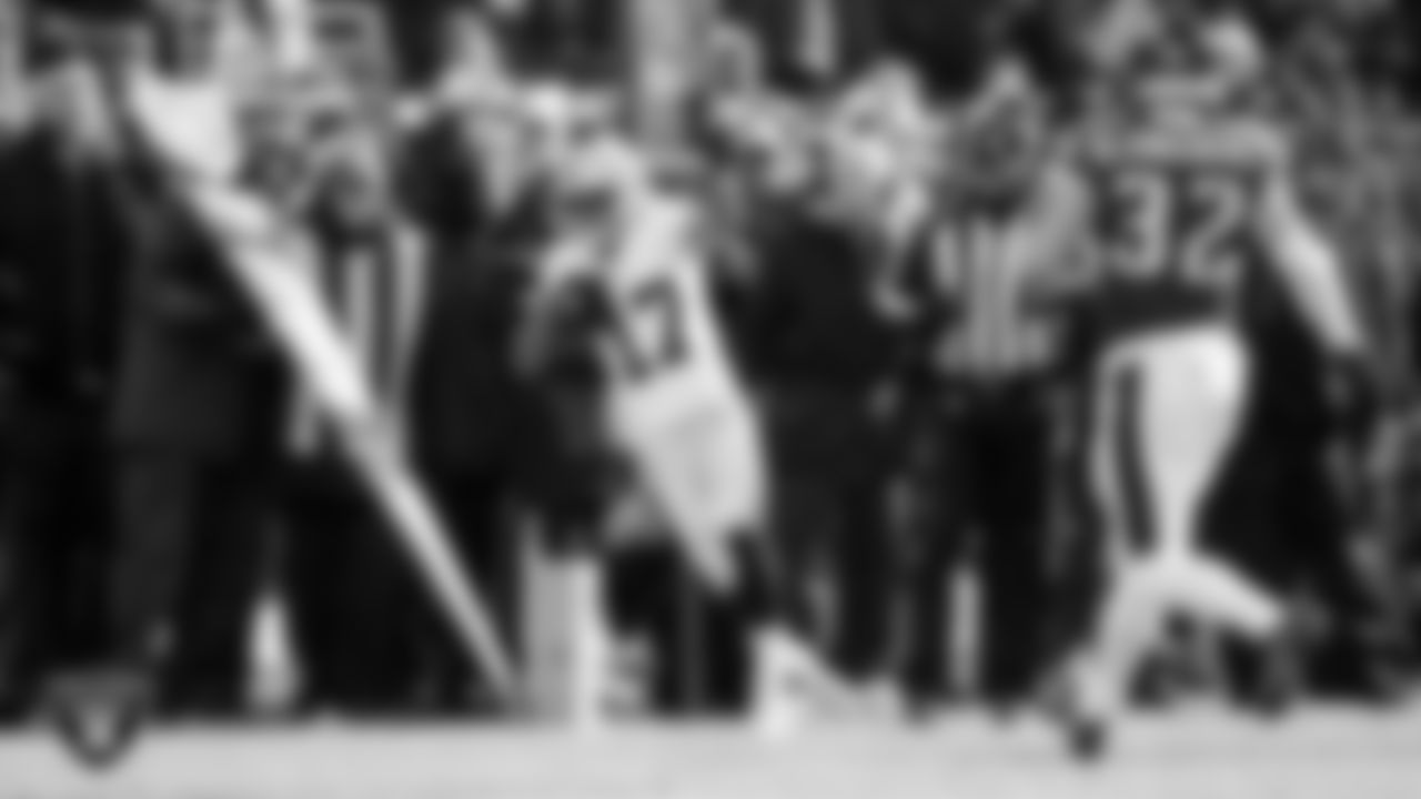 Las Vegas Raiders wide receiver Tyler Lockett (17) during the regular season away game against the Philadelphia Eagles at Lincoln Financial Field.