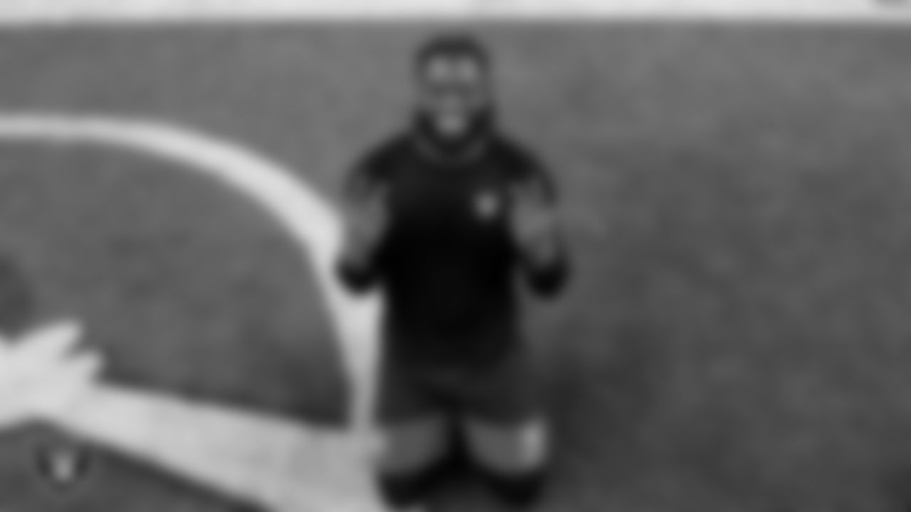 Las Vegas Raiders tight end Ian Thomas (80) warming up before the regular season away game against the Denver Broncos at Empower Field at Mile High.