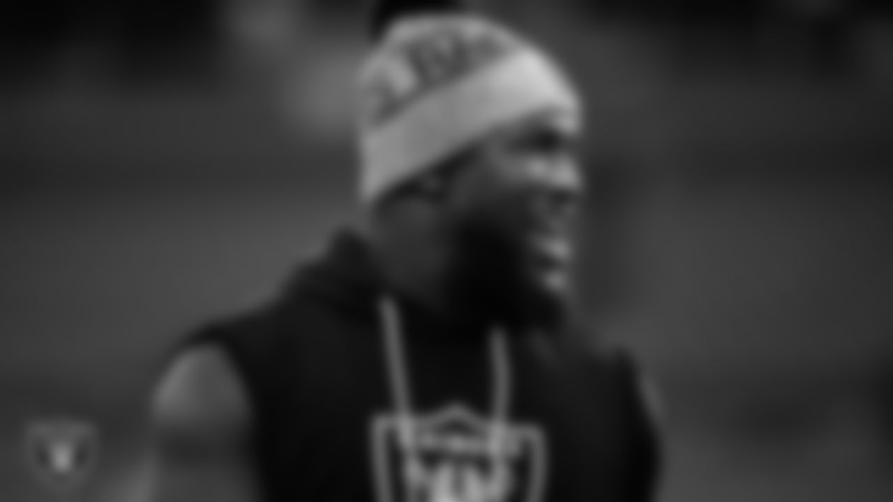 Las Vegas Raiders linebacker Devin White (45) warming up before the regular season away game against the Denver Broncos at Empower Field at Mile High.