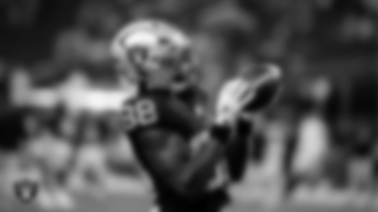 Las Vegas Raiders wide receiver Justin Shorter (88) warming up before the regular season home game against the Los Angeles Chargers at Allegiant Stadium.