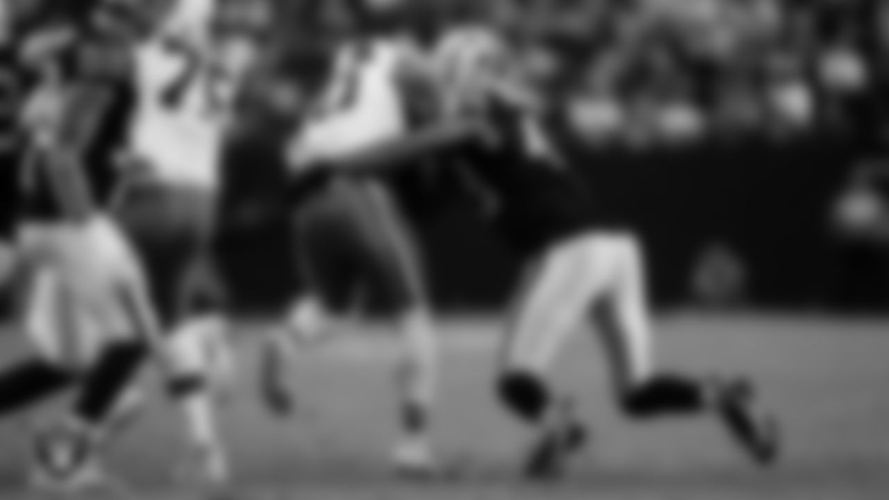 Las Vegas Raiders defensive end Charles Snowden (49) during the regular season home game against the Cleveland Browns at Allegiant Stadium.