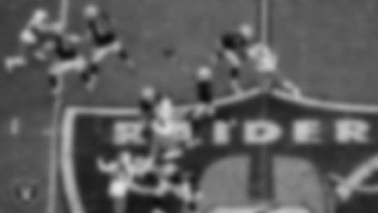 Las Vegas Raiders quarterback Geno Smith (7) during the regular season home game against the Cleveland Browns at Allegiant Stadium.