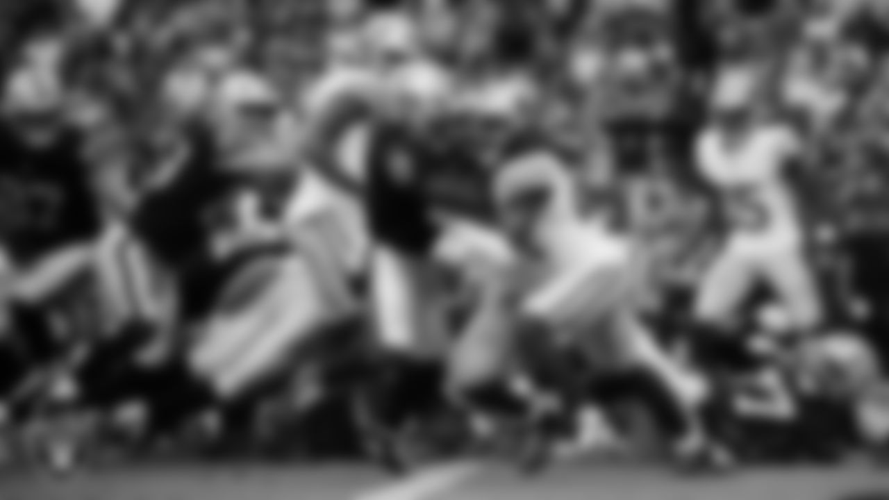 Las Vegas Raiders running back Ashton Jeanty (2) rushes for a 1-yard touchdown during the preseason home game against the San Francisco 49ers at Allegiant Stadium.
