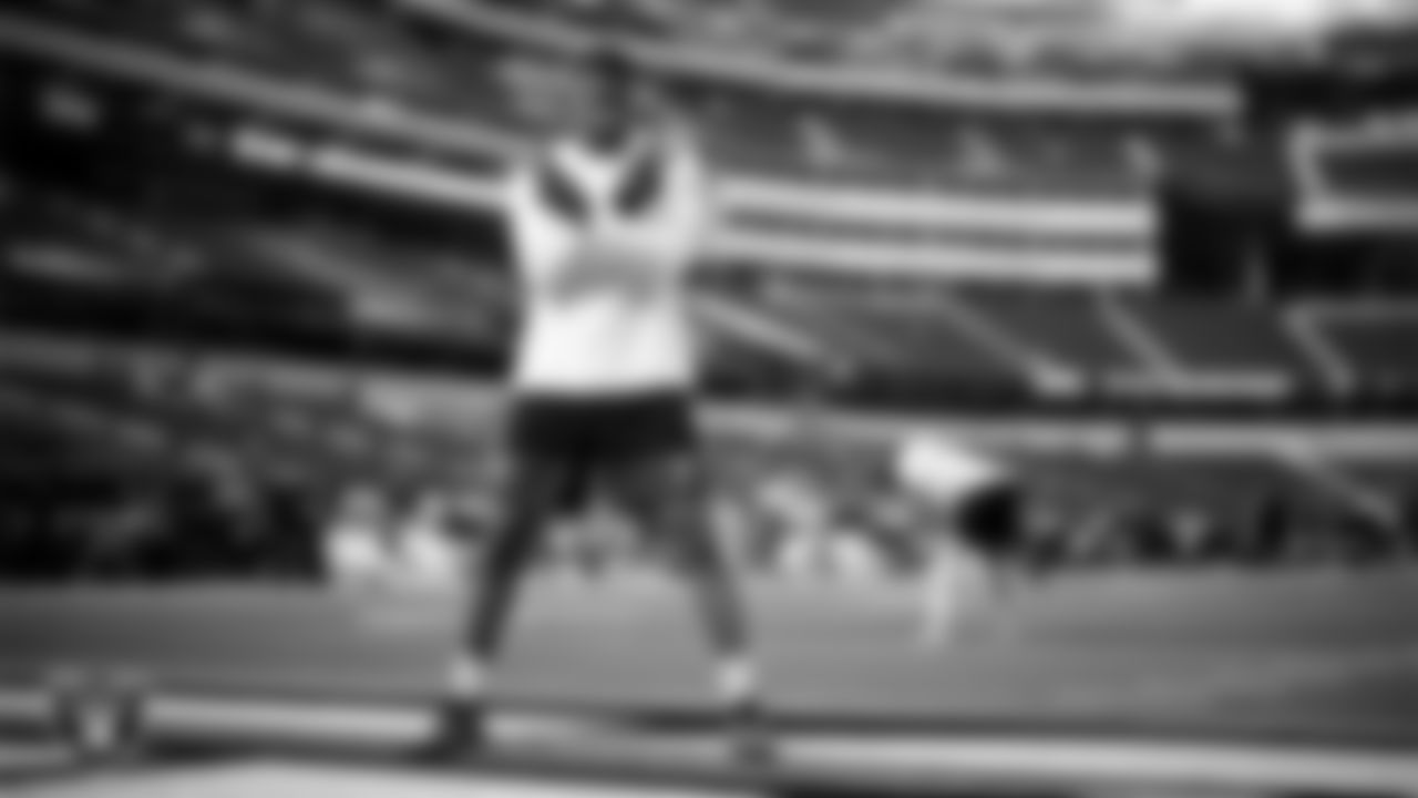 Las Vegas Raiders defensive end Charles Snowden (49) warming up before the regular season away game against the Los Angeles Chargers at SoFi Stadium.