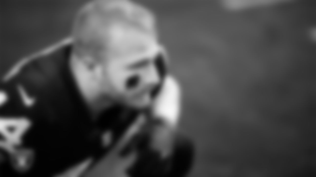 Las Vegas Raiders linebacker Tommy Eichenberg (44) warming up before the regular season home game against the New York Giants at Allegiant Stadium.